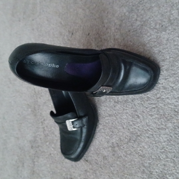 Apostrophe Bina Black Leather Buckle Heels EUC - Picture 5 of 6